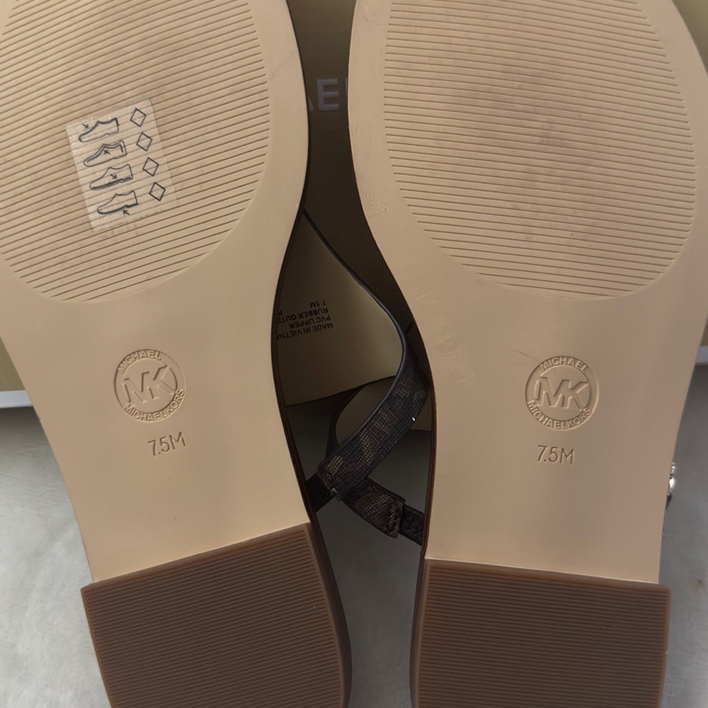 Michael Kors THONG DANIELLA FLAT size 7.5 - Picture 5 of 6